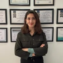 Psk. Dan. Esra Erkişi — İstanbul. Portre fotoğrafı.