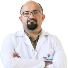 Uzm. Dr. Yunus Sezer Bayam — Çocuk Sağlığı Ve Hastalıkları, Muratpaşa, Antalya. Portre fotoğrafı.
