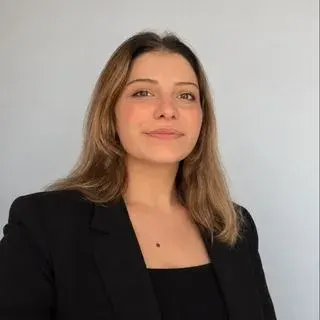 Kl. Psk. Nazlı Fatma Altun — Psikoloji, İstanbul. Portre fotoğrafı.