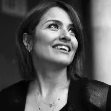 Uzm. Dr. Sibel Aracı — Psikiyatri, Ankara. Portre fotoğrafı.