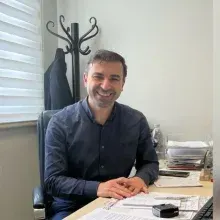 Doç. Dr. Kemal Eyvaz — Genel Cerrahi, Antalya. Portre fotoğrafı.