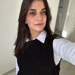 Psk. Ece Ayran — Psikoloji. Portre fotoğrafı.