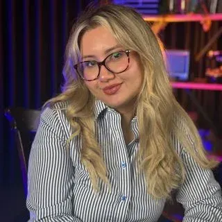Psk. Melike Gümüş — Psikoloji, Küçükçekmece, İstanbul. Portre fotoğrafı.