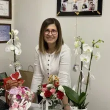 Uzm. Dr. Merve Demir — Dermatoloji, Mersin. Portre fotoğrafı.
