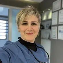 Dt. Tuğba Kademoğlu — Diş Hekimi, Ankara. Portre fotoğrafı.