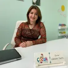 Uzm. Dr. Evrim Gürhan Tahta — Çocuk Sağlığı Ve Hastalıkları, Afyonkarahisar. Portre fotoğrafı.