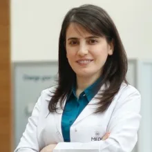 Doç. Dr. Özlem Mutluay Soyer — Gastroenteroloji, Beylikdüzü, İstanbul. Portre fotoğrafı.