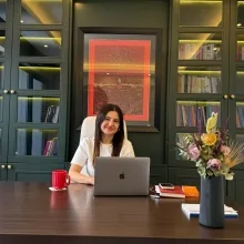 Uzm. Dr. Ayşe Pınar Doğru Balakbabalar — Psikiyatri, Samsun. Portre fotoğrafı.