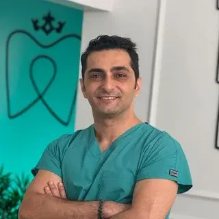 Dr. Dt. Burak Bulmuş — Ankara. Portre fotoğrafı.