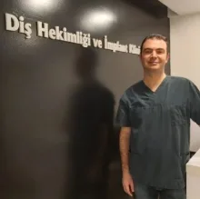 Dt. Özgür Ançel — Diş Hekimi, Mamak, Ankara. Portre fotoğrafı.