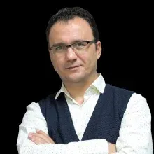 Uzm. Dr. Ahmet Sümen — Fiziksel Tıp Ve Rehabilitasyon, İstanbul. Portre fotoğrafı.