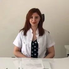 Dyt. Esra Dandin — Diyetisyen, İstanbul. Portre fotoğrafı.