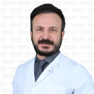 Prof. Dr. Okay Abacı — Kardiyoloji, Küçükçekmece, İstanbul. Portre fotoğrafı.