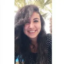 Dyt. Burcu Kırmızı — Diyetisyen. Portre fotoğrafı.