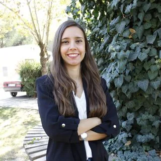 Uzm. Dr. Merve Atılgan Emekdaş — Psikiyatri, İzmir. Portre fotoğrafı.