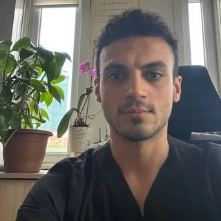 Dr. Emin Pınar — Pratisyen, Esenyurt, İstanbul. Portre fotoğrafı.