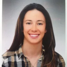 Psk. İrem Akkarpat Aydın — Psikoloji, İzmir. Portre fotoğrafı.