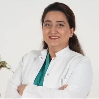 Op. Dr. Özlem Söğüt Khatib — Kadın Hastalıkları Ve Doğum, İstanbul. Portre fotoğrafı.