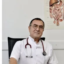 Uzm. Dr. Mahmut Öztürk — Bursa. Portre fotoğrafı.