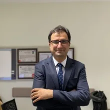Doç. Dr. Muhammed Fatih Evcimik — Kulak Burun Boğaz, İstanbul. Portre fotoğrafı.