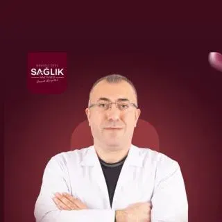 Dr. Can Varan — Genel Cerrahi. Portre fotoğrafı.