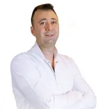 Op. Dr. Tuğhan Duran — Göz Hastalıkları, Keçiören, Ankara. Portre fotoğrafı.