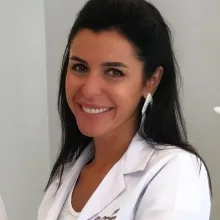 Dr. Dt. Pınar Kutay — İstanbul. Portre fotoğrafı.