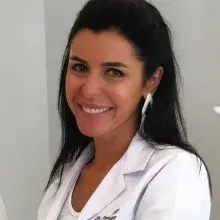 Dr. Dt. Pınar Kutay — İstanbul. Portre fotoğrafı.