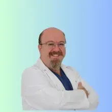 Uzm. Dr. Cemal Selçuk Ertaş — Üroloji. Portre fotoğrafı.