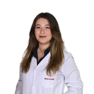 Uzm. Dr. Elif Ulusoy Demir — İç Hastalıkları, Ataşehir, İstanbul. Portre fotoğrafı.
