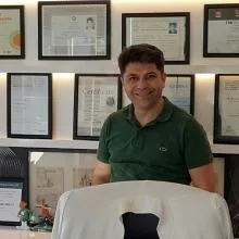 Dt. Yusuf Bilge Tezcan — Diş Hekimi, Antalya. Portre fotoğrafı.