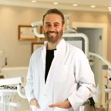 Dr. Dt. Burak Hamzaçebi — Ordu. Portre fotoğrafı.