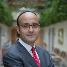 Op. Dr. Fırat Özer — Plastik Rekonstrüktif Ve Estetik Cerrahi, Ataşehir, İstanbul. Portre fotoğrafı.