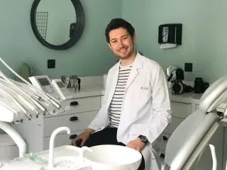 Uzm. Dt. Hüseyin İnan profilinde yer alan galeri fotoğrafı.