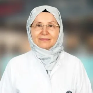 Uzm. Dr. Nermin Bahat — Dermatoloji, Küçükçekmece, İstanbul. Portre fotoğrafı.
