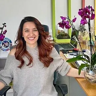 Uzm. Dr. Bircan Hızlı Karabacak — Çocuk Sağlığı Ve Hastalıkları, Adana. Portre fotoğrafı.