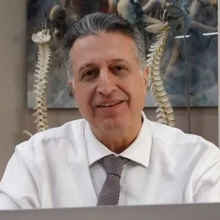 Op. Dr. Tunç Koç — Beyin Ve Sinir Cerrahisi, Şişli, İstanbul. Portre fotoğrafı.