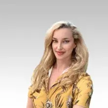 Uzm. Dr. Ayşegül Tonyalı — Çocuk ve Ergen Psikiyatrisi, İstanbul. Portre fotoğrafı.