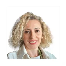 Fzt. Özlem Yiğit — Fizyoterapi Ve Rehabilitasyon, Bursa. Portre fotoğrafı.