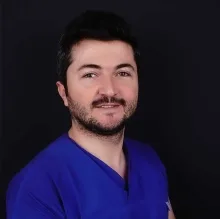 Dt. Mustafa Kılıç — Diş Hekimi. Portre fotoğrafı.