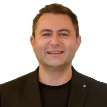 Dr. Öğr. Üyesi Mustafa Tümtürk — Dermatoloji, İstanbul. Portre fotoğrafı.