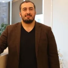 Uzm. Dr. Sabir Hasanbeyzade — Dermatoloji, Ankara. Portre fotoğrafı.