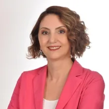 Uzm. Dr. Fatma Şahan — Dermatoloji, Balıkesir. Portre fotoğrafı.