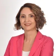 Uzm. Dr. Fatma Şahan — Dermatoloji, Balıkesir. Portre fotoğrafı.