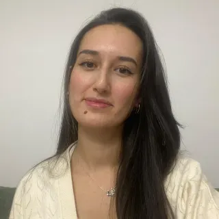 Dkt. Ceysu Özdemir Savaştürk profilinde yer alan galeri fotoğrafı.