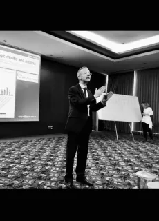 Prof. Dr. Kemal Uygur profilinde yer alan galeri fotoğrafı.