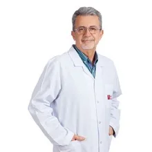 Op. Dr. Cüneyt Aksay — Kulak Burun Boğaz, Eskişehir. Portre fotoğrafı.