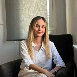 Psk. Aylin Göç — Psikoloji. Portre fotoğrafı.