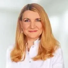 Op. Dr. Şenay Yılmaz — Göz Hastalıkları, Beşiktaş, İstanbul. Portre fotoğrafı.