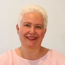 Prof. Dr. Müge Özcan — Kulak Burun Boğaz, Ankara. Portre fotoğrafı.